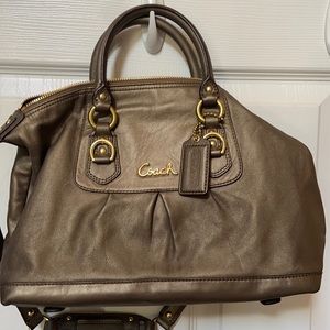 Gently used coach purse excellent condition inside and out